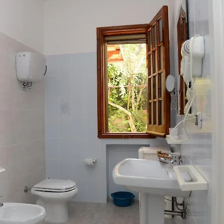 Alojamento de Acomodação e Pequeno-almoço Valeri 4*