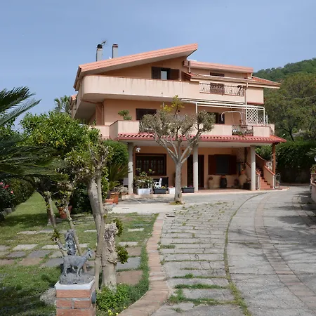 Alojamento de Acomodação e Pequeno-almoço Valeri Tropea