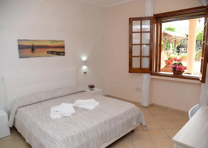 לינה וארוחת בוקר Valeri 4*